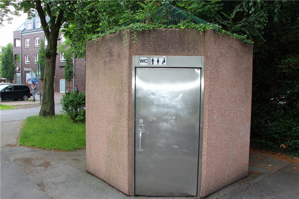 Jahrelanger Kampf um barrierefreie, öffentliche Toilette in Werne endet bald Etwas versteckt auf dem Parkplatz Auf dem Berg/Am Griesetorn findet sich dieses öffentliche Toiletten-Häuschen.