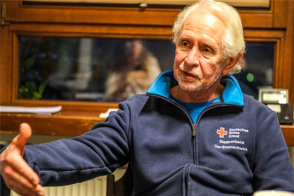 Rettungsassistent Ralf Farwick warnt: „Es gibt nicht genug Ersthelfer“ Etwas Zeit investieren: Ralf Farwick, Erste-Hilfe-Beauftragter des Deutschen Roten Kreuzes, appelliert an die Menschen, sich mit den wenigen Handgriffen vertraut zu machen, die es gibt, um Leben zu retten.