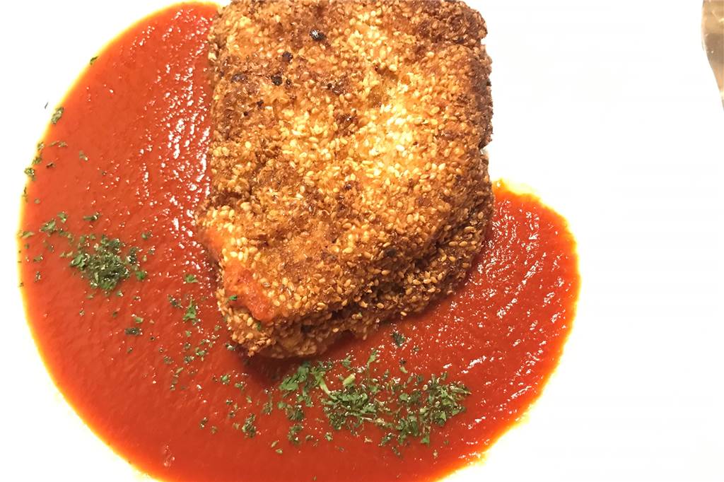 Am Jakobsbrunnen vor den Toren Selms treffen sich traditionelle Tresenkultur und Esskultur Etwas zu knuspring, aber dennoch köstlich: das Schnitzel à la Fuego.