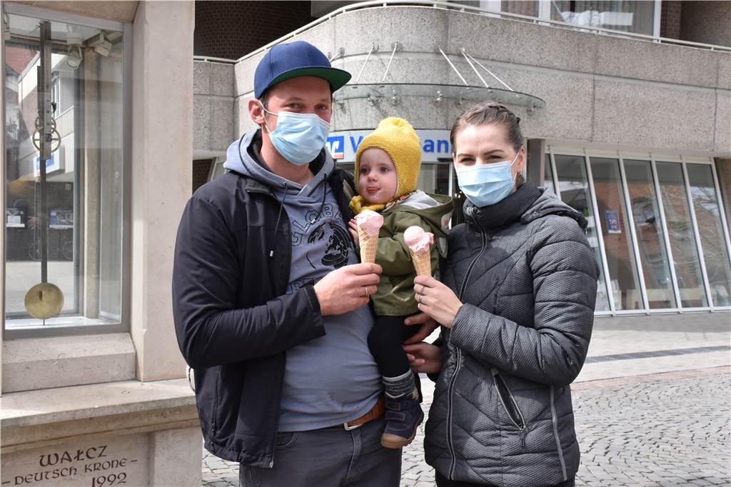 Glücksmomente trotz Corona - „Kinderlachen verschönert den Alltag" Eugenia Wodopian ist froh, dass sie und ihr Mann in diesen Zeiten einen Garten haben, den sie mit ihrer Tochter nutzen können.