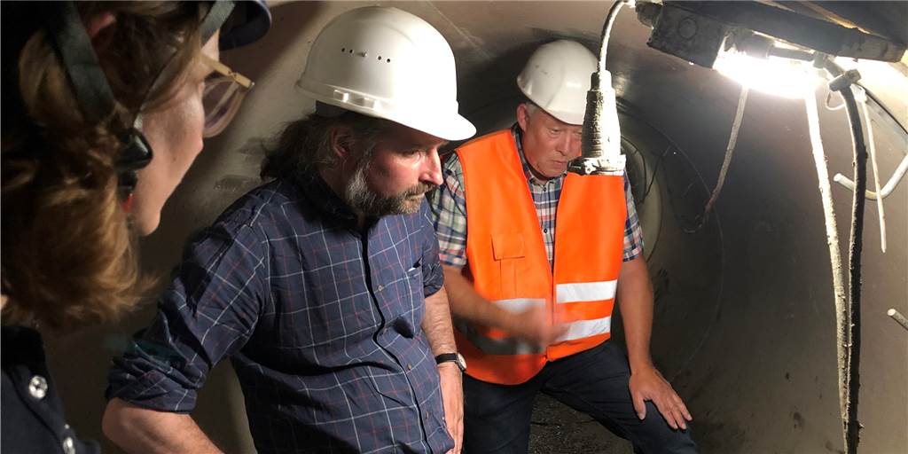 Video: Michael Werner führt über die Baustelle des teuersten EUV-Projekts EUV-Bauleiter Michael Friedrich führte hinein in die Betonröhren, die für den Umbau des Landwehrbaches unter dem Stadtgarten verlegt werden.