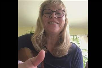 Eva Fabritius hat für ihre Praxiskolleginnen einen Song geschrieben. Das Thema: Impfen beim Hausarzt.