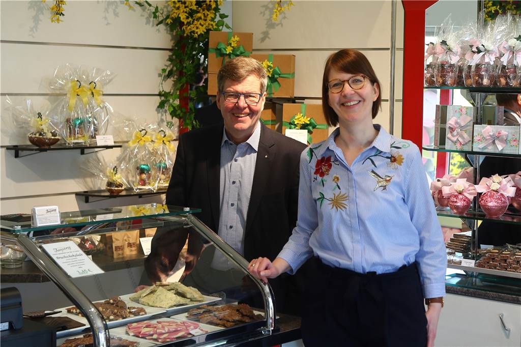 Weihnachtsgeschäft im Krisen-Jahr zeigt „die Wichtigkeit von Süßwaren“ Eva-Maria und Walter Imping führen gemeinsam die Geschäfte der Confiserie Imping.