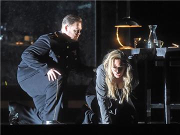 Eva-Maria Westbroek (Isolde) und Stuart Skelton (Tristan) im Festspielhaus Baden-Baden. Foto: Uli Deck