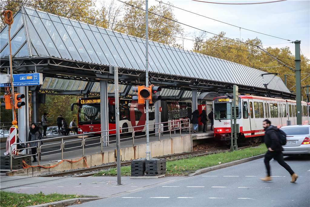 Eving und Kemminghausen sind mit Bus und Bahn gut erreichbar. Ein Knotenpunkt ist die Station „Schulte-Rödding“.