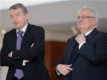 Ex-DFB-Präsident Theo Zwanziger (r) und sein Nachfolger Wolfgang Niersbach. Foto: Hannibal
