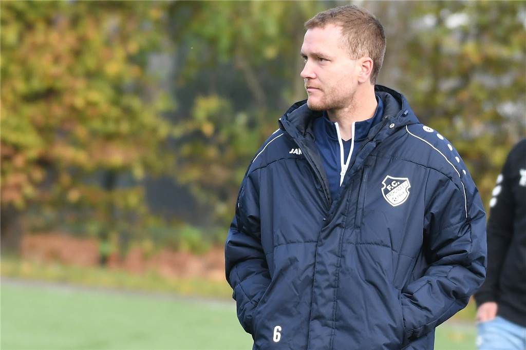 Kreisliga A : Castrop-Rauxeler Team legt nach 74 Tagen den zweiten Saisonsieg nach Ex-Kapitän Sven Körholz betreute den FC Frohlinde II am 13. Spieltag solo, weil Dirk Vierhaus (krank) nicht an Bord war.
