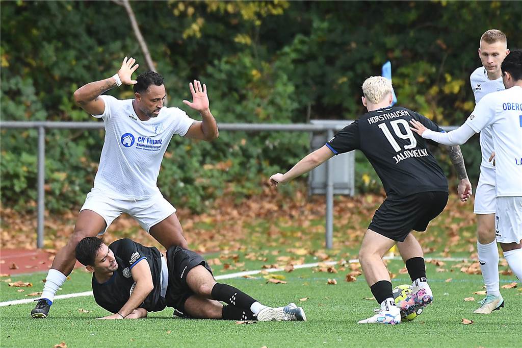 Wacker Obercastrop verabschiedet Antonio da Silva vorerst: Klub kündigt Verstärkungen an Ex-Profi Antonio da SIlva (l.) konnte zwei Tore für den SV Wacker Obercastrop erzielen.