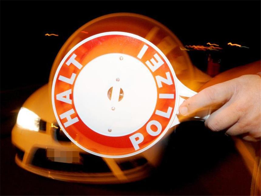 Verkehrsmediziner: 50 Prozent der Atemalkoholtests fehlerhaft Experten befürchten Probleme in Strafverfahren und negative Auswirkungen auf die Verkehrssicherheit. Foto: Patrick Seeger/Archiv