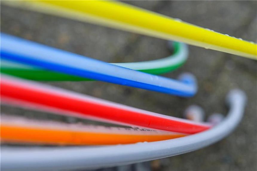 Landkreise wollen kompromisslosen Glasfaser-Breitbandausbau Experten fordern eine bessere Versorgung des ländlichen Raums mit schnellen Glasfaserkabeln. Foto: Patrick Pleul