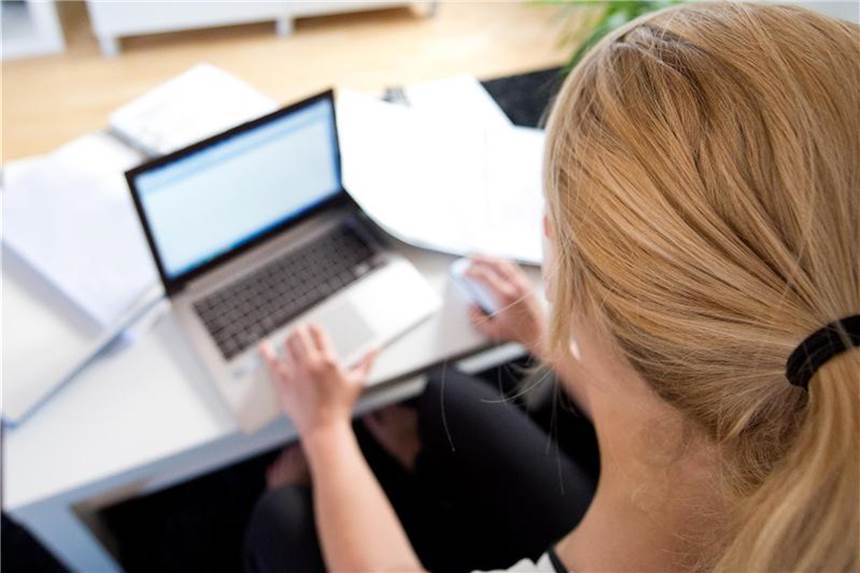 Hacker bereichern sich heimlich über fremde PCs Experten raten Internetnutzern vor allem, ihre Anti-Viren-Programme auf dem neuesten Stand zu halten. Foto: Daniel Naupold