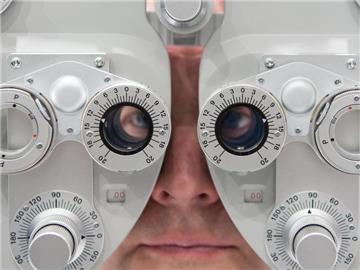 Experten rechnen mit einem weltweiten Anstieg von Sehbehinderung und Blindheit bis 2020 um 5,6 Prozent. Foto: Sven Hoppe/dpa