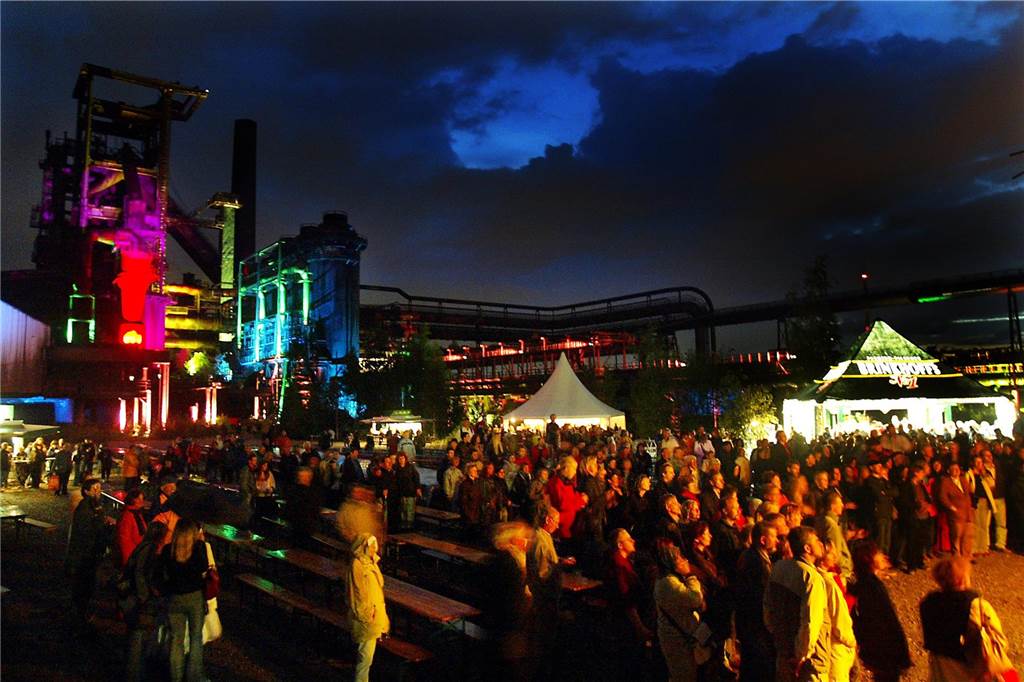 „Extraschicht“ in Dortmund: 5 Tipps für das große Kulturfestival "Extraschicht"-Programm gibt es auch auf Phoenix-West. Diesmal mit der Ausstellung "Phoenix des Lumières". (Archivbild)
