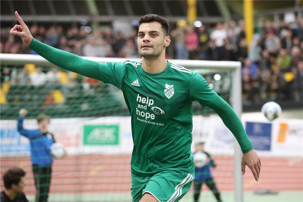 Dortmunder Fußballer reagieren auf den drohenden Hallen-Knockout Eyüp Cosgun ist vom Coronavirus mittlerweile nur noch genervt.