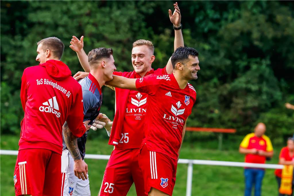 Türkspor schlägt für das Trainerteam in Bövinghausen zu : „Er ist eine Identifikationsfigur“ Eyüp Cosgun (r., hier noch im Trikot des TuS Bövinghausen) verstärkt das Trainerteam von Türkspor Dortmund.