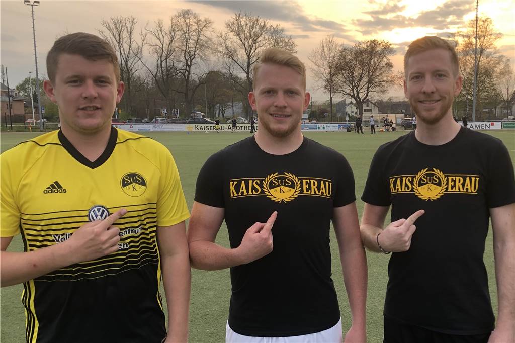Kaiseraus neues Trainergespann holte sich seine Expertise nachts am Computer Fabian Gollan, hier mit den SuS-Spielern Robin Pfahl und Timo Milcarek (v.l.), gehört ab dem Sommer zum Trainer-Team der Zweiten.