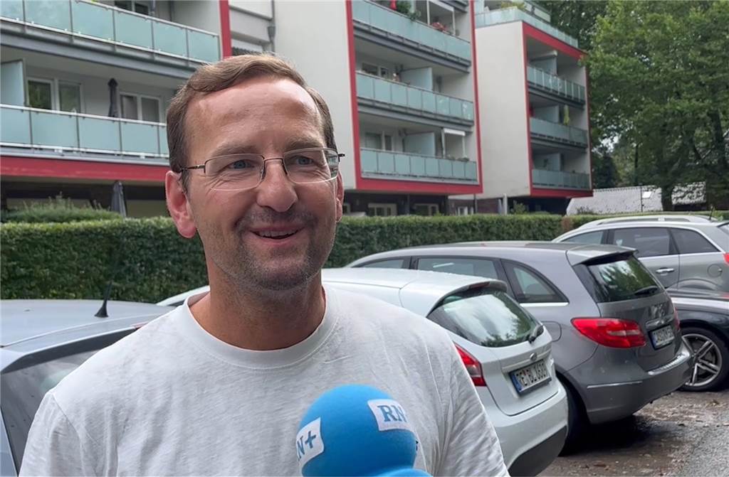Parkplatztour in der Altstadt: Fehlen die Parkplätze auf dem Markt? Autofahrer Fabian im Interview mit den Ruhr Nachrichten.