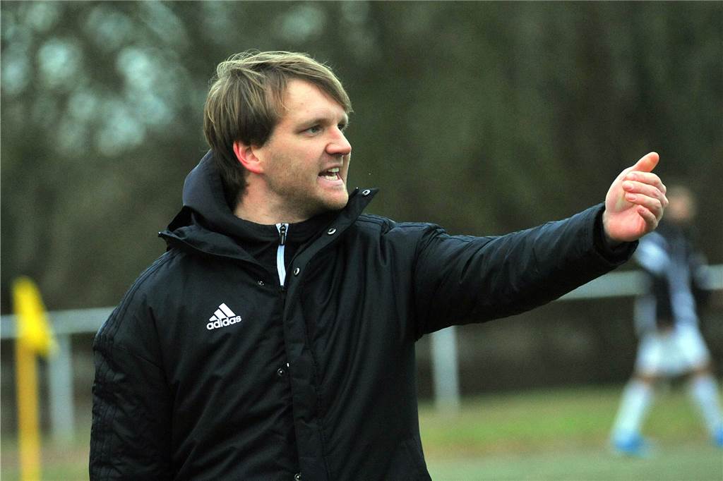 Wie geht es weiter? Die schwierige Suche nach einer fairen Lösung Fabian Kampmann, Trainer des SC Berchum/Garenfeld.