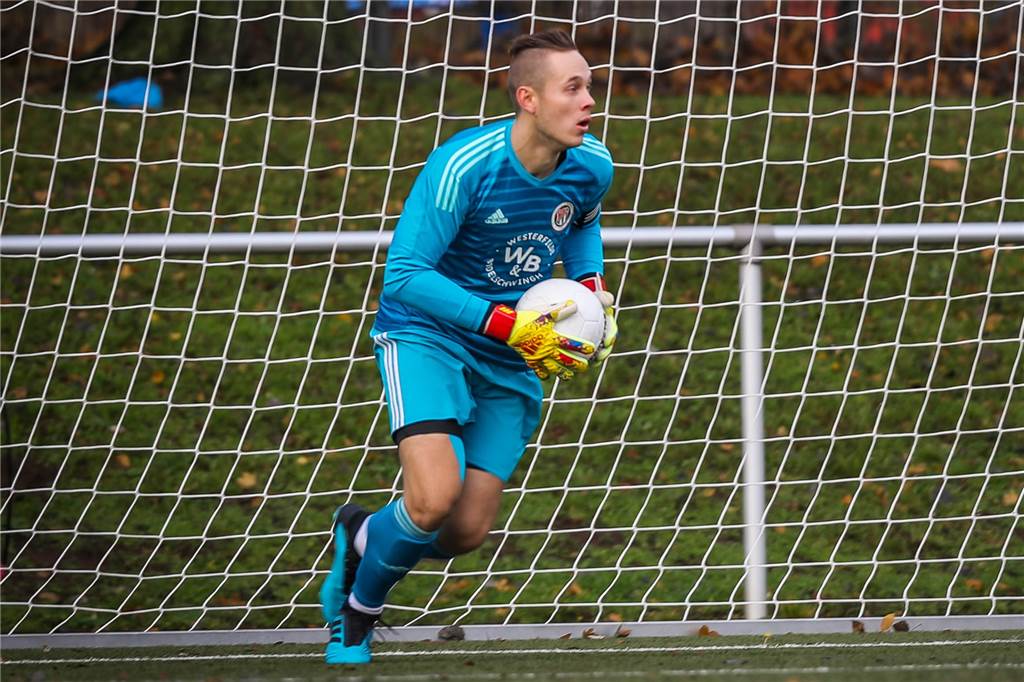 „Hat mir die Augen geöffnet“ - Kapitän spielt wegen Corona freiwillig nicht mehr Fußball Fabian Leppert wird erst mal nicht mehr das Tor des Bezirksligisten Rot Weiß Germania hüten. Wegen der aktuellen Corona-Lage will der Kapitän vorerst kein Fußball spielen.