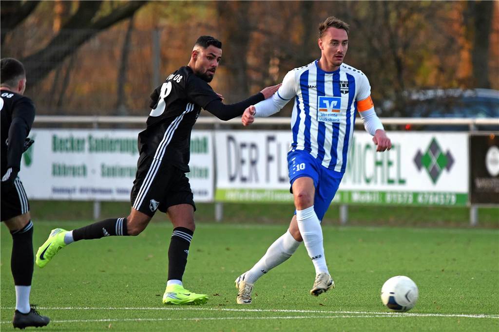 VfB Kirchhellen will nicht zur Fahrstuhlmannschaft werden: Verstärkung ist im Anmarsch Fabian Mohs am Ball