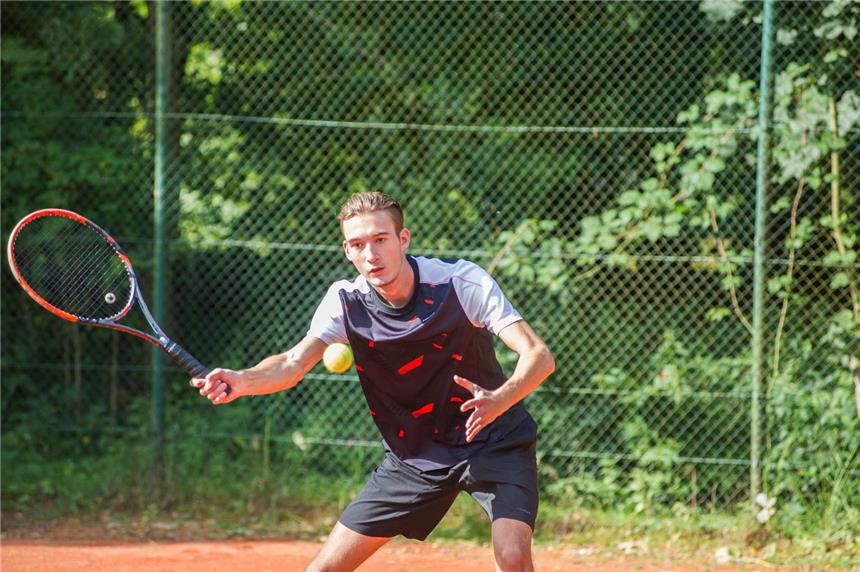 Nur 26 Starter beim Turnier auf der Anlage des HTC Fabian Pappert gab in zwei Matches nur fünf Spiele ab Und gewann am Ende den Titel.