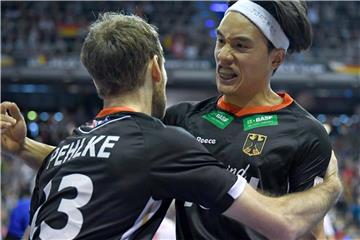 Fabian Pehlke (l) und Dan Nguyen bejubeln einen Treffer im Spiel gegen das iranische Team. Foto: Britta Pedersen