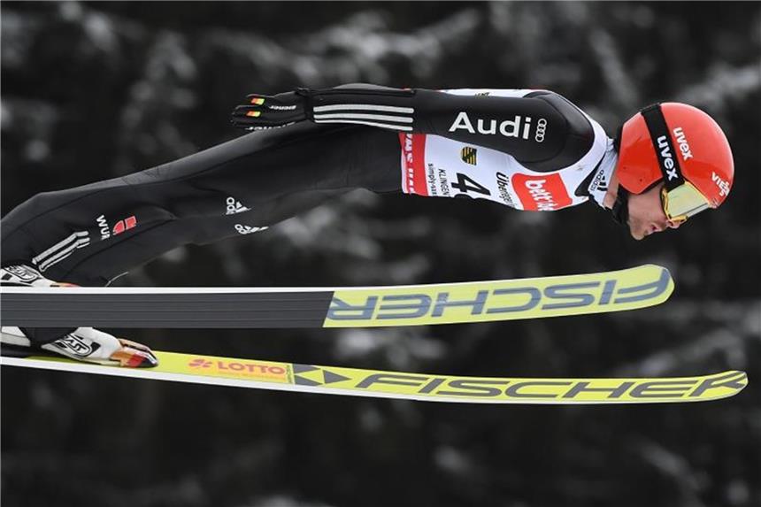 Fabian Rießle beim Springen in Klingenthal. Foto: Hendrik Schmidt