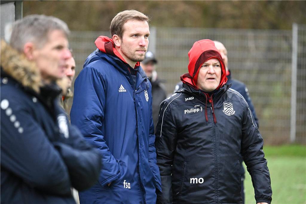 Flaesheims Phil Schröter fällt wohl ein ganzes Jahr aus Fabian Schulte Althoff und Michael Onnebrink stehen nebeneinander am Platz