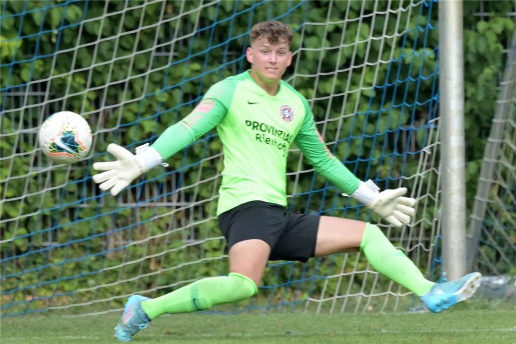 TuS Niederaden schießt SSV Mühlhausen II ab: „Das ist auch in der Höhe verdient“ Fabian Vollmer musste gegen den TuS Niederaden sieben Mal hinter sich greifen.