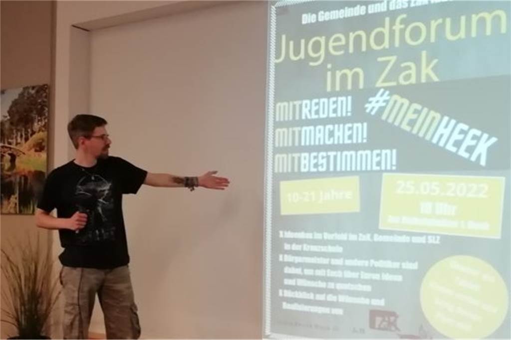 Schließung droht: Zak-Leiterduo muss nach Differenzen gehen Fabian Walke beim Jugendforum im Mai 2022 im Zak. Dessen Ablauf und Planung wurde von Jugendwerk und Verwaltung kritisiert.