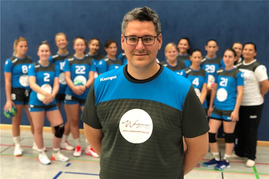 Fabian Wolf ist der Trainer der Bezirksliga-Handballerinnen im TuS Ickern.
