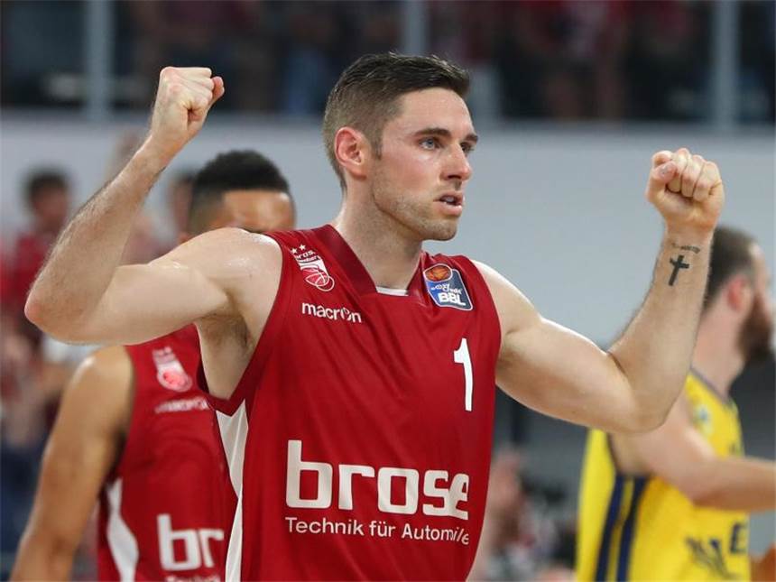 Bamberg stürmt zur neunten Meisterschaft Fabien Causeur wurde zum wertvollsten Spieler der Finalserie gewählt. Foto: Daniel Karmann