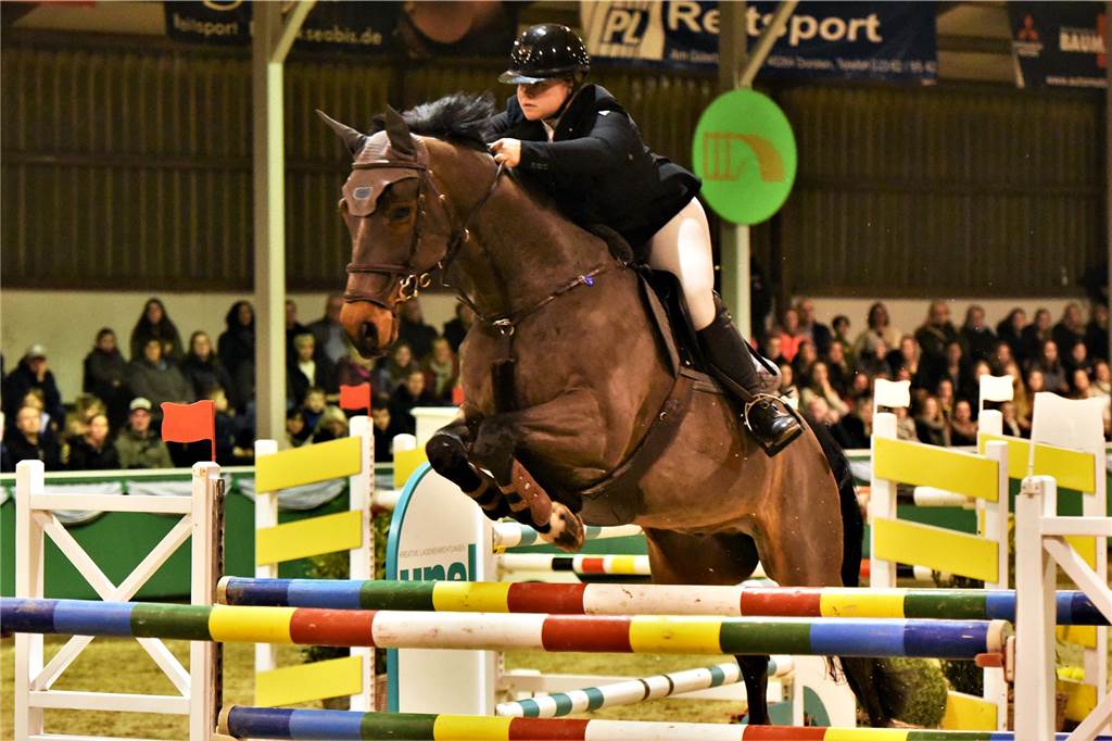 Großer Preis von Gahlen: Fabienne Graefe aus Obercastrop saust zum Sieg Fabienne Graefe mit Lavignon