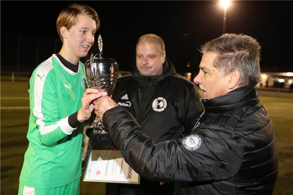 BSV Schüren holt fünf Talente und einen Oberliga-Kicker Fabio Bauer (l.) gewann im November mit der A-Jugend des FC Brünninghausen des Kreispokal.