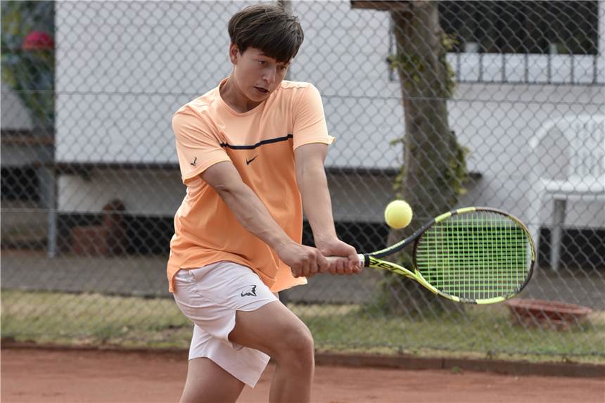 Fabio-Luis Guth möchte trotz Corona Punkte für deutsche Tennis-Rangliste herausschlagen Fabio Luis Guth vom TuS Ickern spielt am Kattenstätter Busch um Punkte zur deutschen Juniorenranglsite. Im U18-Wettbewerb ist der 16-Jährige an Position eins gesetzt.