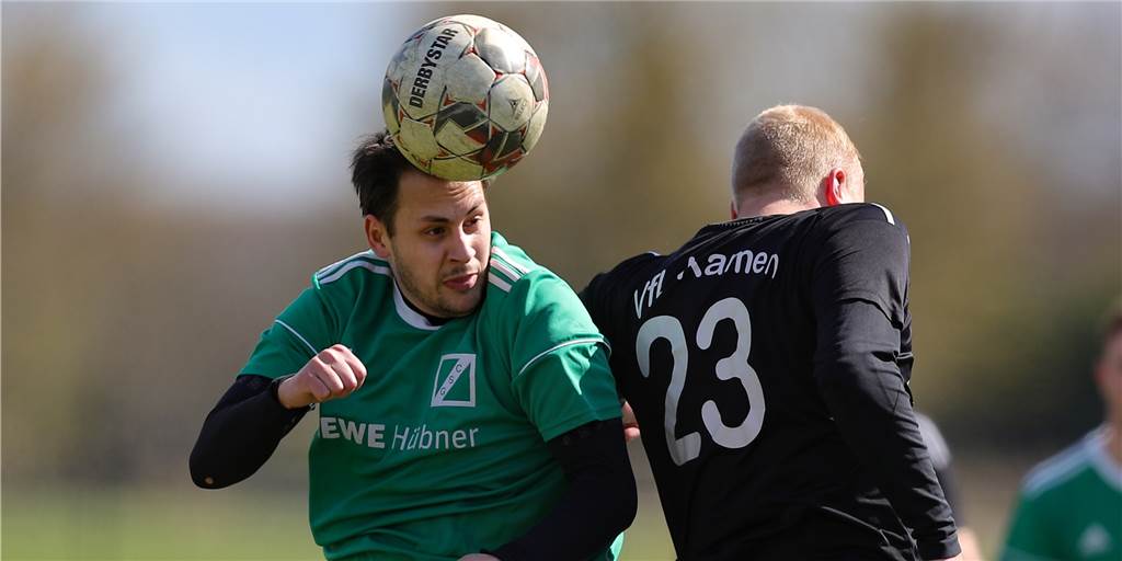 GS Cappenberg rettet sich am letzten Spieltag – „Eigentlich waren wir schon abgestiegen“ Fabrice Pestinger (l.) und GS Cappenberg gewannen gegen BR Billmerich und erreichten so die Relegation.