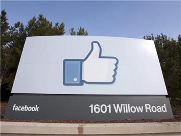 Facebook-Stammsitz im kalifornischen Menlo Park: Das weltgrößte Online-Netzwerk hatte Ende März 1,65 Milliarden aktive Nutzer pro Monat. Foto: Peter Da Silva