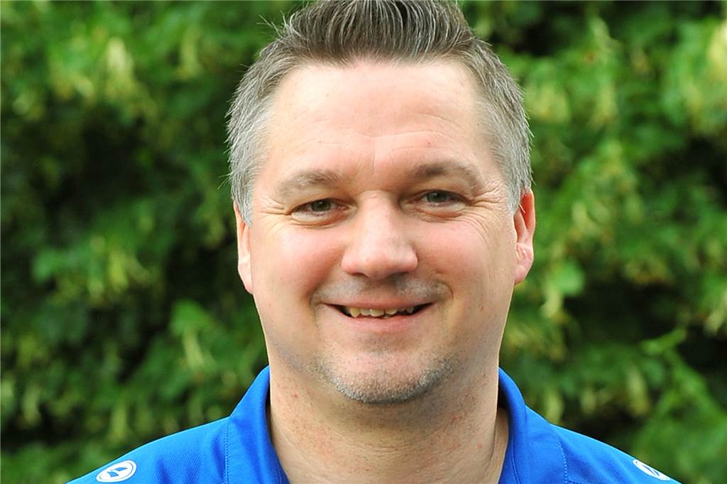ETuS/DJK Schwerte gegen VfL Schwerte ist das Duell zweier „Freunde fürs Leben“ Fadil Salkanovic, Trainer des VfL Schwerte.