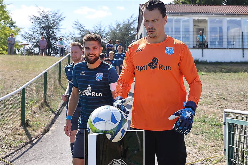 Wacker Obercastrop: Von Trainer Antonio Molina Optimismus getragen Fällt wahrscheinlich aus: Keeper Frederic Westergerling (r).