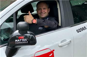 Fahrlehrer Mathias Menke unterrichtet in Heek und glaubt nicht, dass die Umstellungen großen Einfluss auf die praktische Prüfung haben werden.