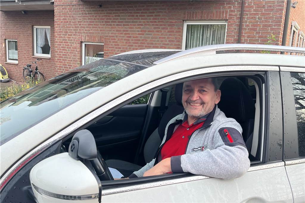 Heute ist der Fahrlehrer in einem seiner beiden Dienstfahrzeuge der Fahrschule Janke weiterhin unterwegs.