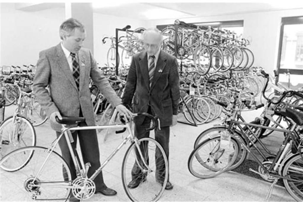 Fahrrad-Ausstellung in der ersten Etage in den 1980ern. 