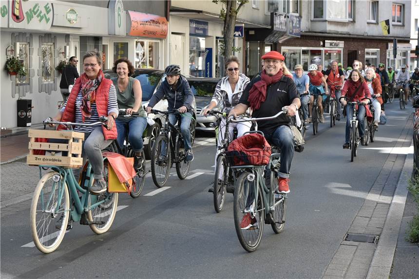 Radelnde Demo - Klimabündnis ist von den Entscheidungen der Bundesregierung enttäuscht Fahrradkorso und Kundgebung in der Altstadt.