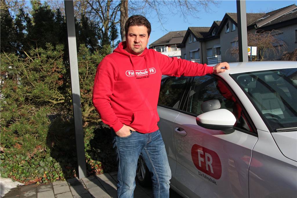 Fahrschul-Leiter Falk Rzepka (41) aus Werne: „Es ist eine Katastrophe“ Fahrunterricht findet nur noch selten statt, sagt Falk Rzepka. Diesen Wagen habe er seit Dezember nicht mehr eingesetzt.