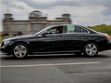Fahrzeuge der Fahrbereitschaft des Deutschen Bundestags. Bundestags-Chauffeure hatten bereits Ende April mit einem Autokorso in Berlin auf ihre Situation aufmerksam gemacht. Foto: Michael Kappeler