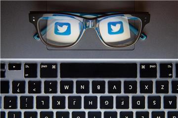 Fake News verbreiten sich auf Twitter schneller als Wahrheiten. Foto: Dominic Lipinski/PA Wire
