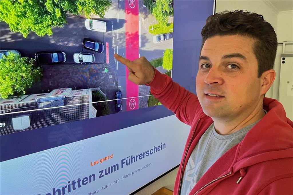 Fahrschule Rzepka setzt auf moderne Lernvideos für mehr Erfolg Falk Rzepka ist von den praxisnahen Lernvideos des Münsteraner Start-ups "Fahrschul-Fux" überzeugt und setzt sie in seiner Ausbildung ein.