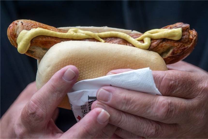 Bratwurst bis Joint: Kuriose Impfaktionen aus aller Welt Falls es im südthüringischen Sonneberg nach Bratwurst riecht, könnte in der Nähe ein Impfzentrum sein. Foto: Hendrik Schmidt/dpa-Zentralbild/dpa