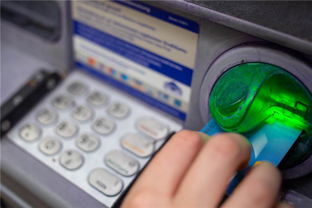 Postbank-Kunde ärgert sich über schlechte Erreichbarkeit der Bank „Falsche PIN“ lautete für Konrad Schulte an der Kasse und am Geldautomaten mehrmals die Auskunft