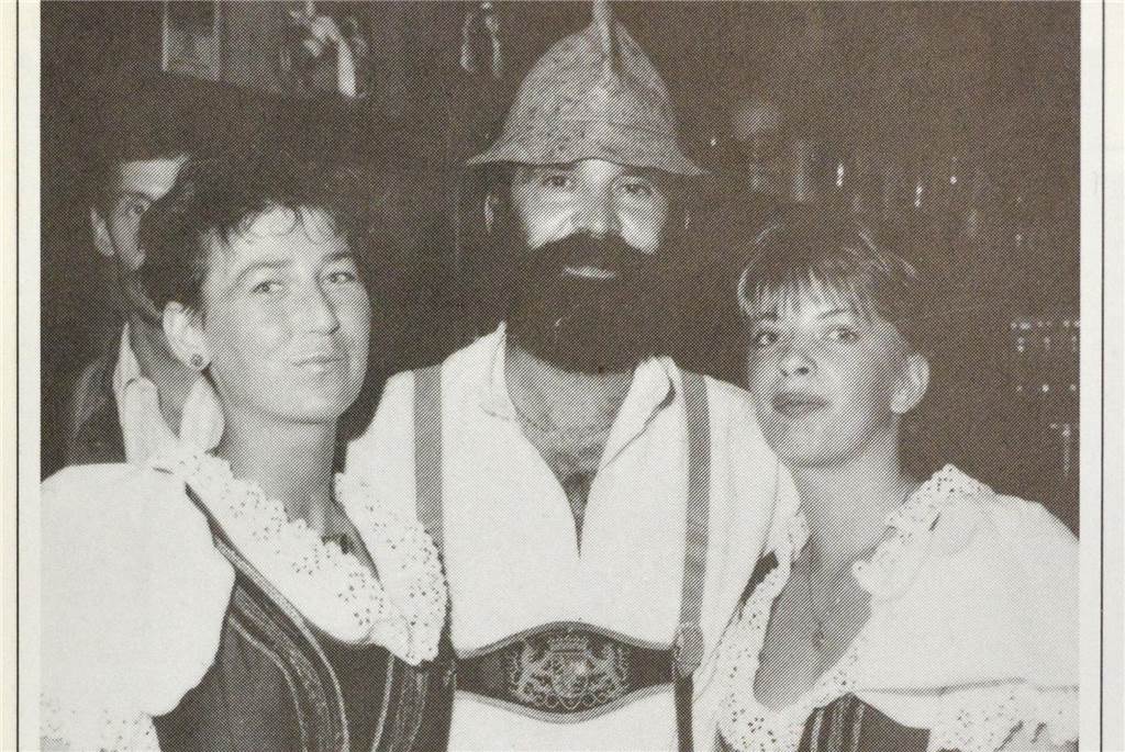 Ostwall war einst Dortmunds Bermuda-Dreieck: Warum von dem Partyviertel nichts mehr übrig ist Falscher Bayer: Der „Paulaner-Jürgen“, wie der Wirt des „Paulaner“ wenig originell genannt wurde, trug mit Vorliebe Lederhosen und Trachtenhut. Er lebte das bayerische Konzept seiner Kneipe, erinnert sich Ostwall-Experte Thomas Gehrmann: „Er trank bevorzugt Obstler und Enzian.“